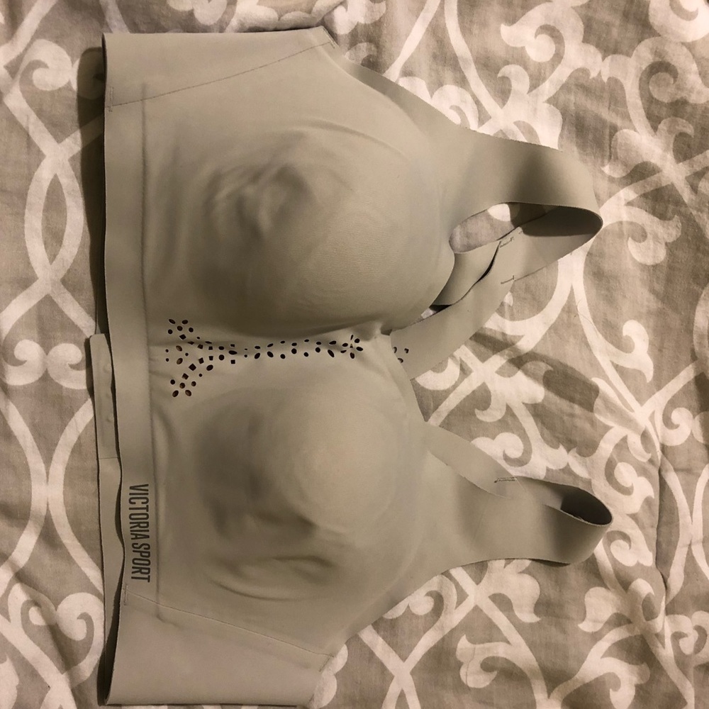 Victoria sport sports bra